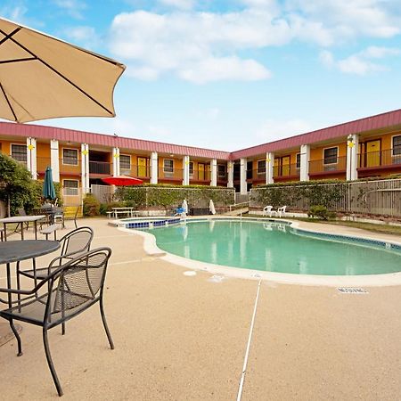 Economy Inn & Suites Denton Exterior foto